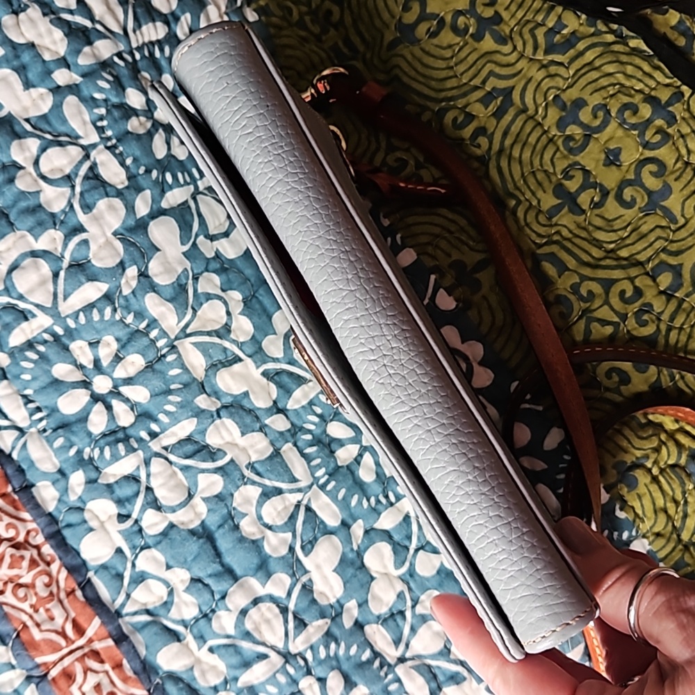 Dooney&Bourke Becca crossbody - Picture 8 of 8
